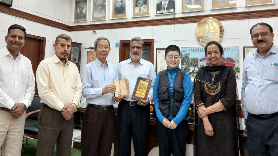 Japanese Hindi Scholar Visits DAV College Jalandhar in Connection with Research on Upendra Nath Ashk